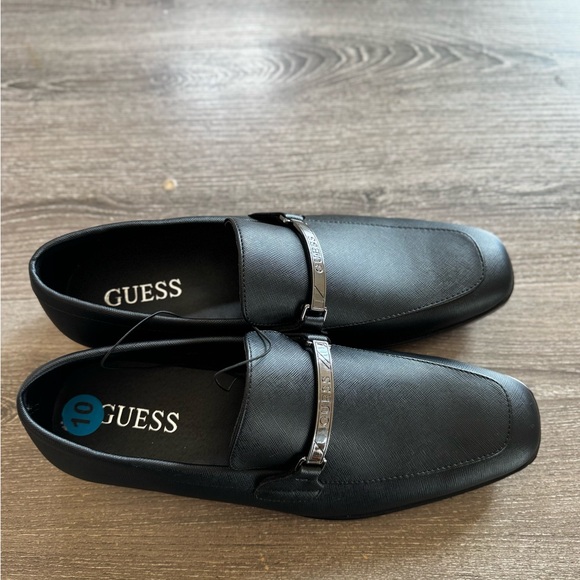 GUESS Men's Elegant Black Slip-On Loafers - Picture 1 of 4